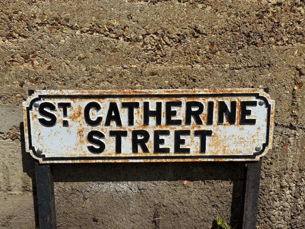 Lot: 20 - TOWN CENTRE COTTAGE WITH CONSENT FOR DEMOLITION AND A PAIR OF REPLACEMENT COTTAGES - St Catherine Street Road Sign